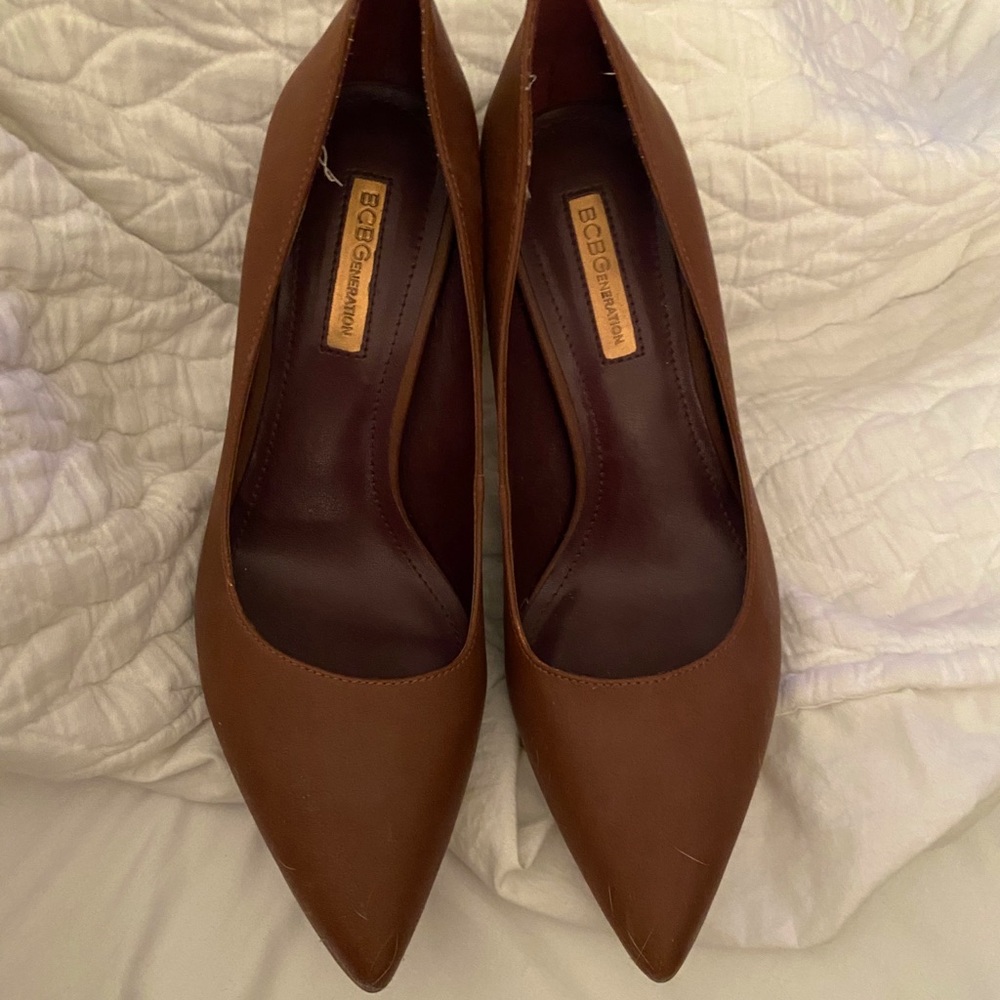 BCBG Brown Leather Pumps NWT size 7.5